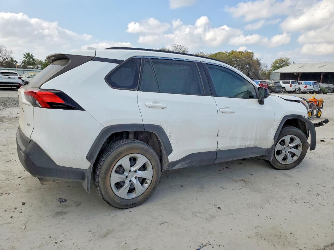 2021 TOYOTA RAV4 LE photo 3