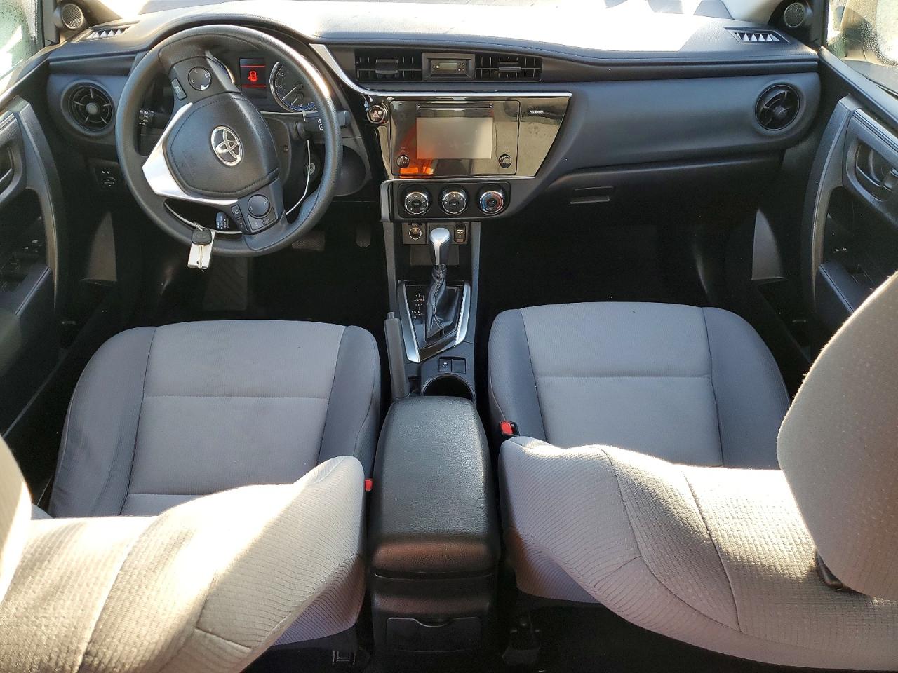 2017 TOYOTA COROLLA L photo 8