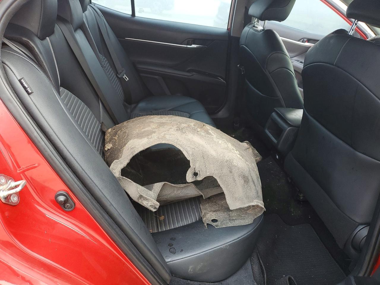 2020 TOYOTA CAMRY SE photo 19