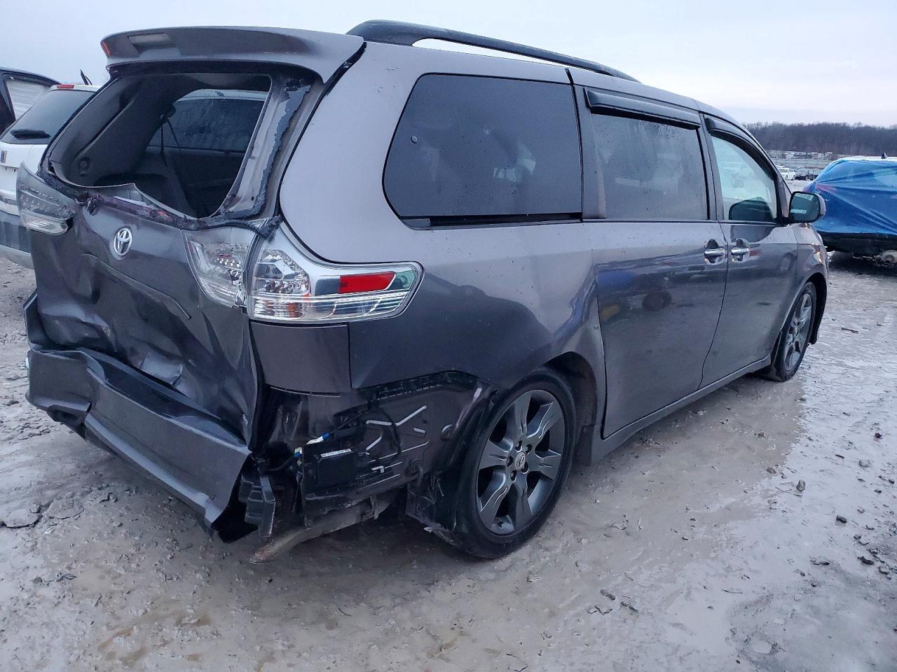 2015 TOYOTA SIENNA SPORT photo 3
