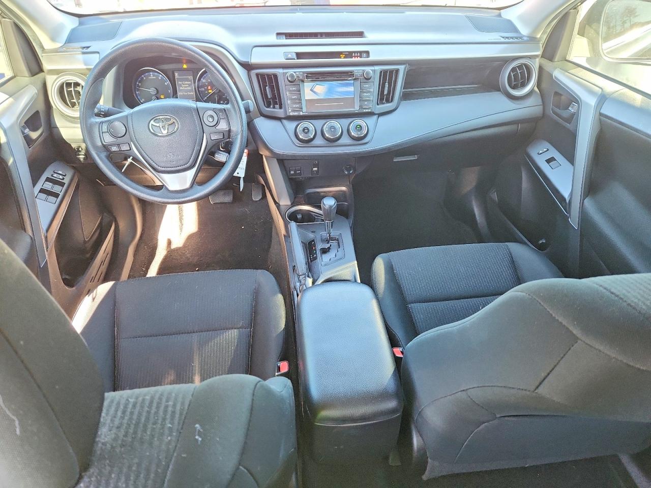 2018 TOYOTA RAV4 LE photo 8