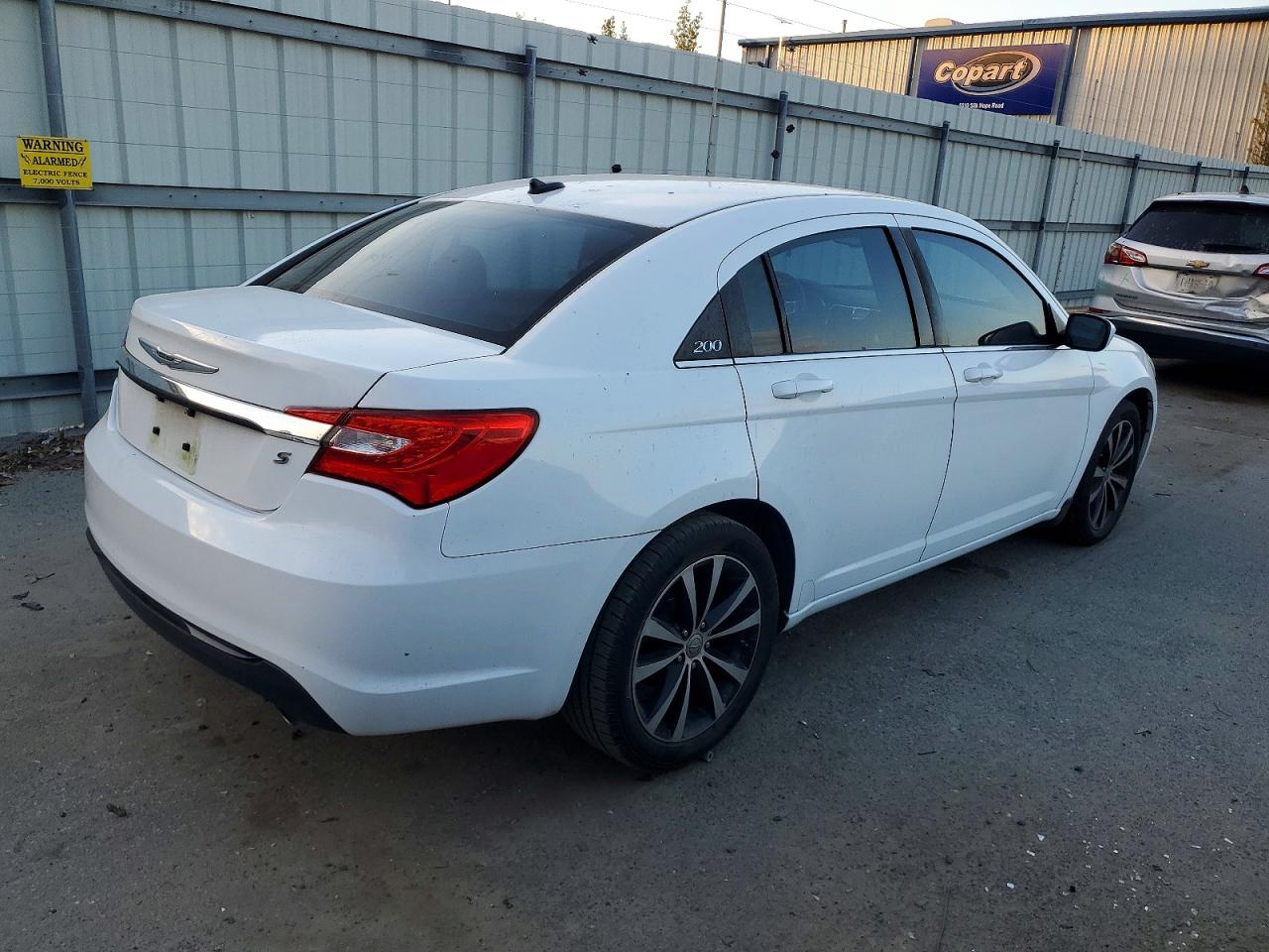 2013 CHRYSLER 200 TOURING photo 3