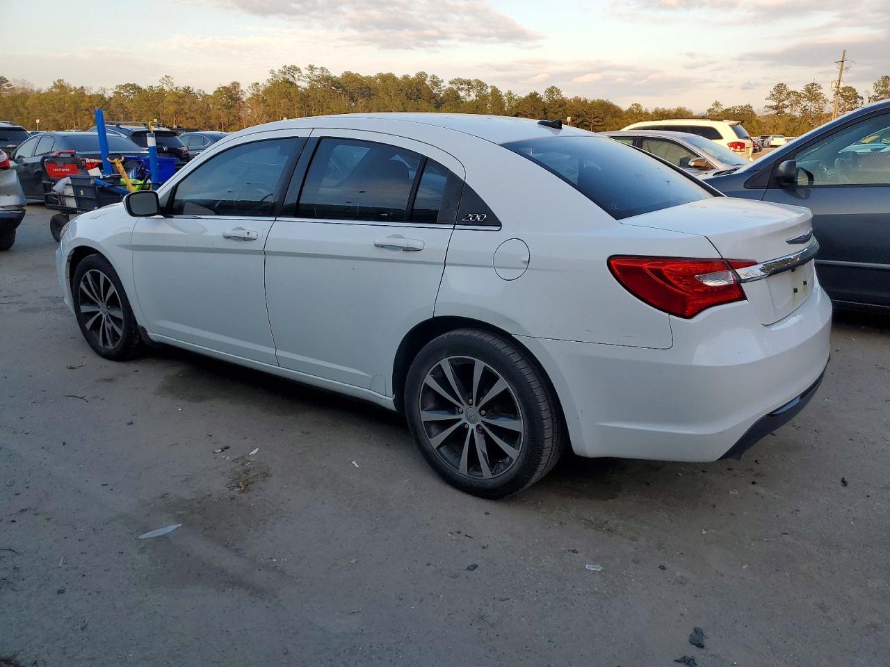 2013 CHRYSLER 200 TOURING photo 2