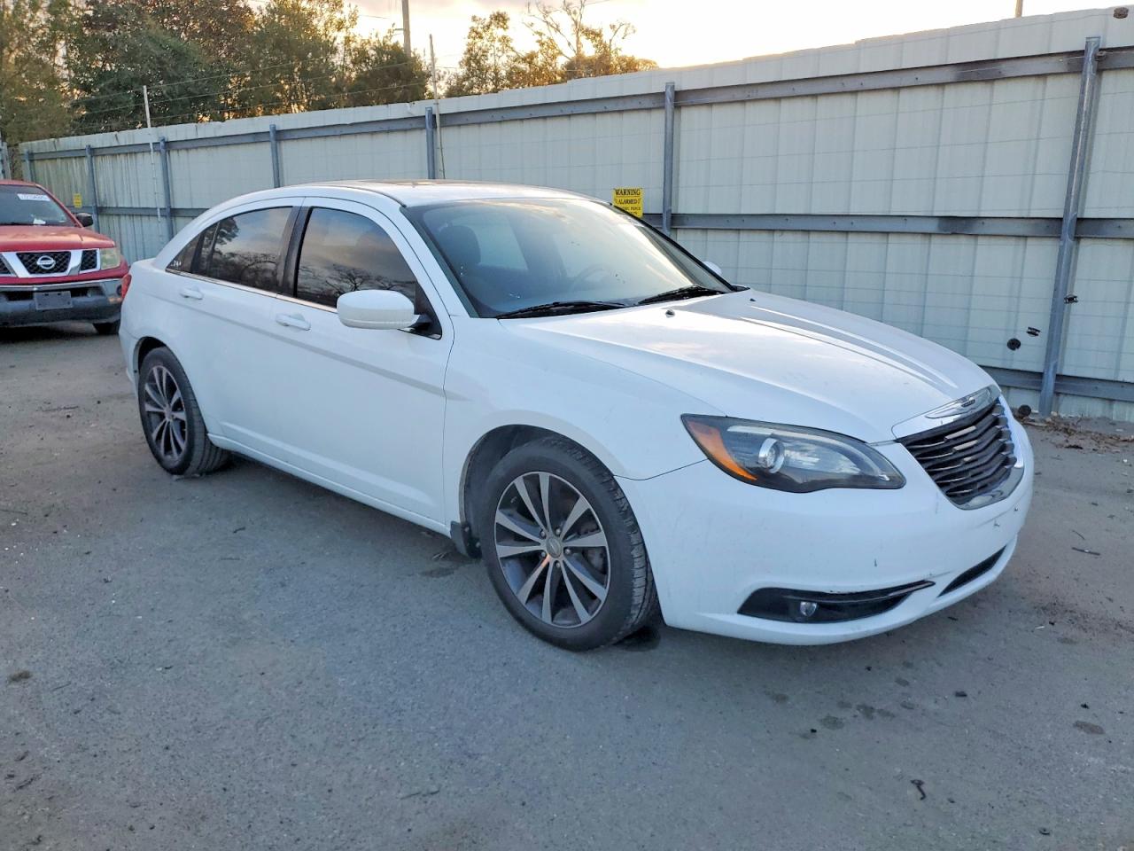 2013 CHRYSLER 200 TOURING photo 4