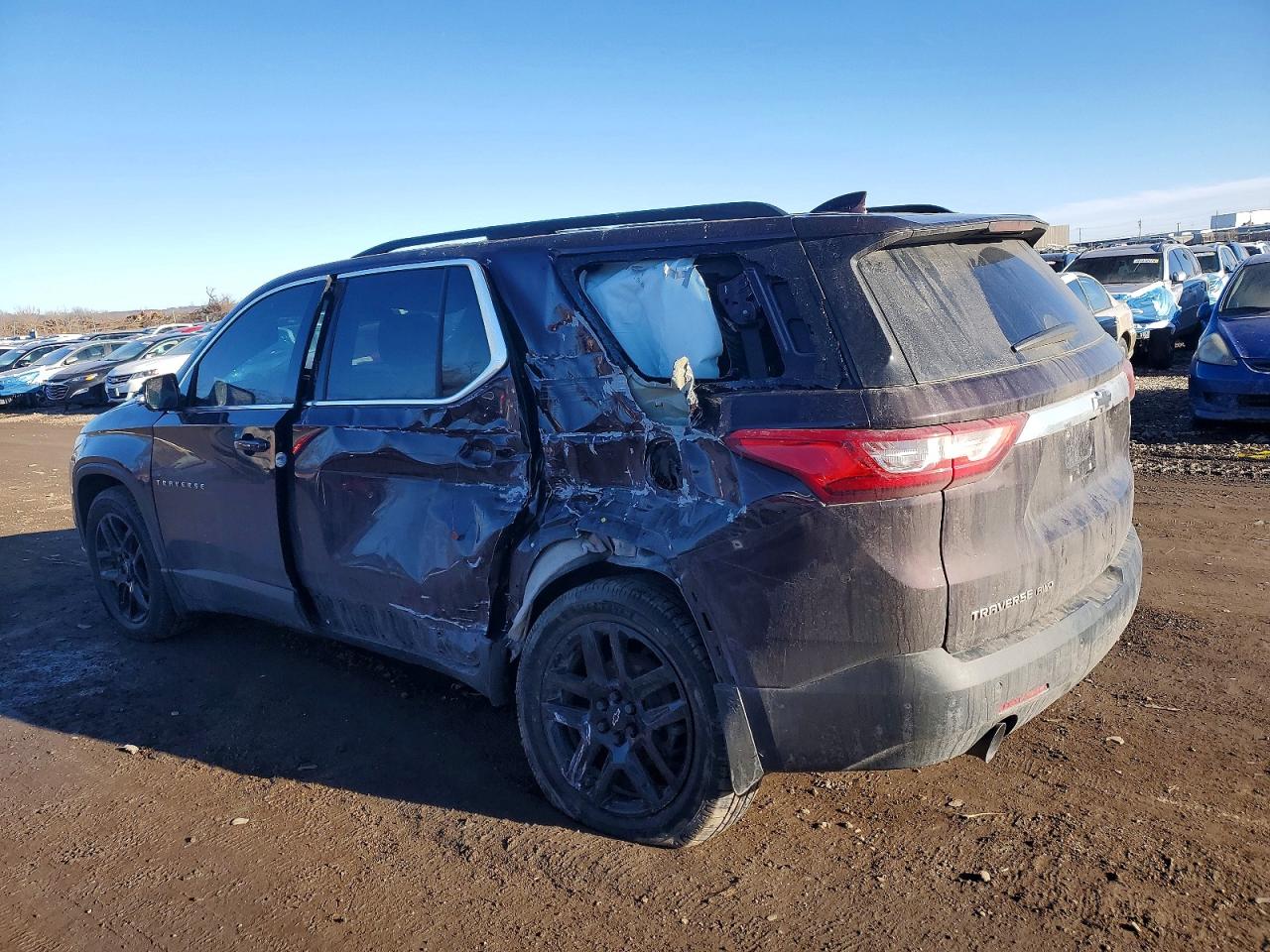 2020 CHEVROLET TRAVERSE LT photo 2
