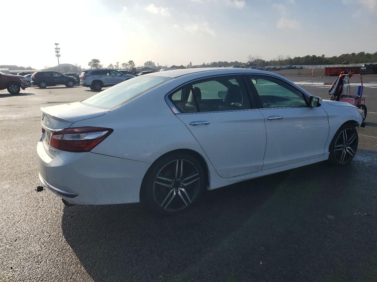 2017 HONDA ACCORD SPORT photo 3