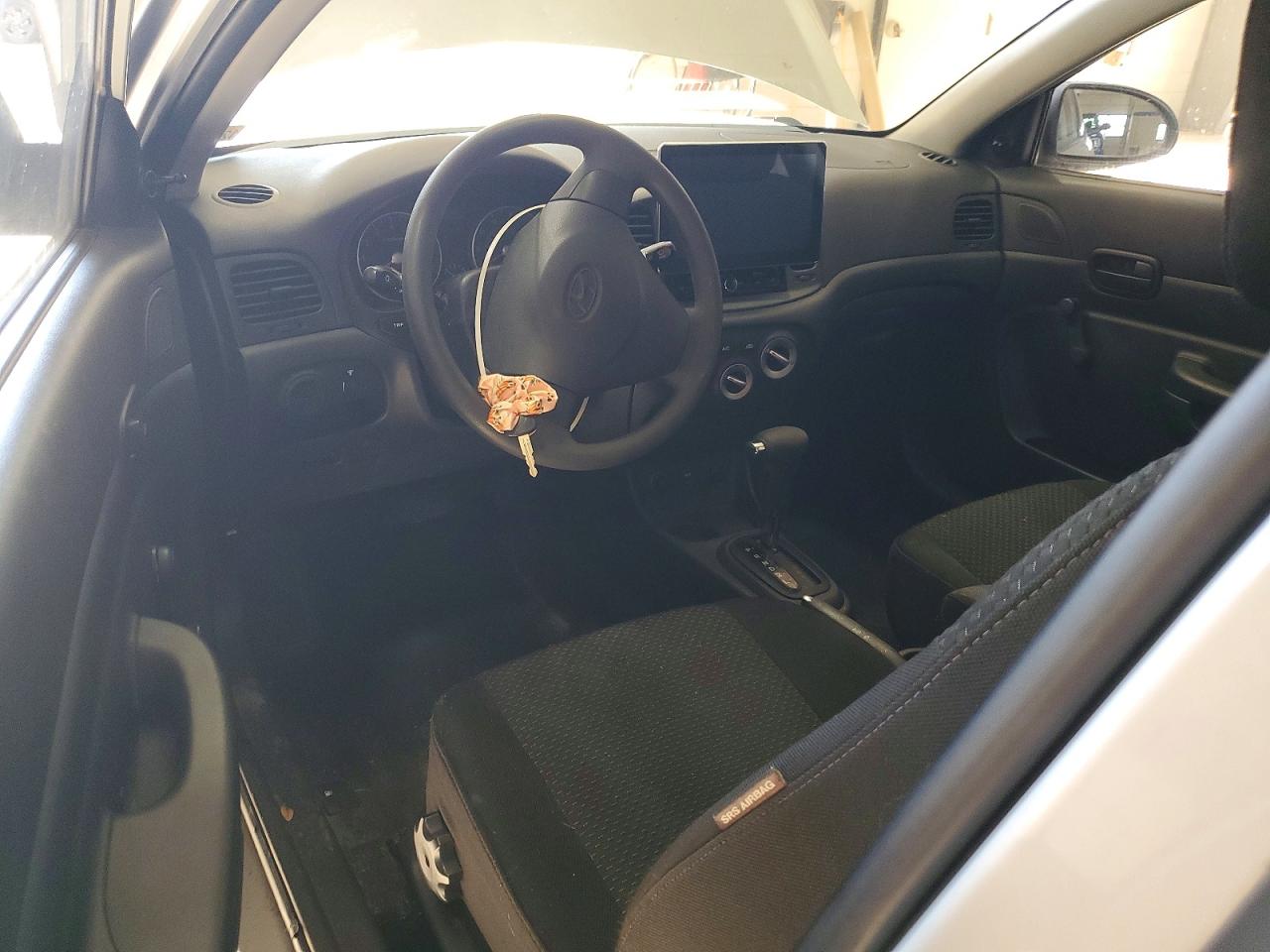 2009 HYUNDAI ACCENT GS photo 8