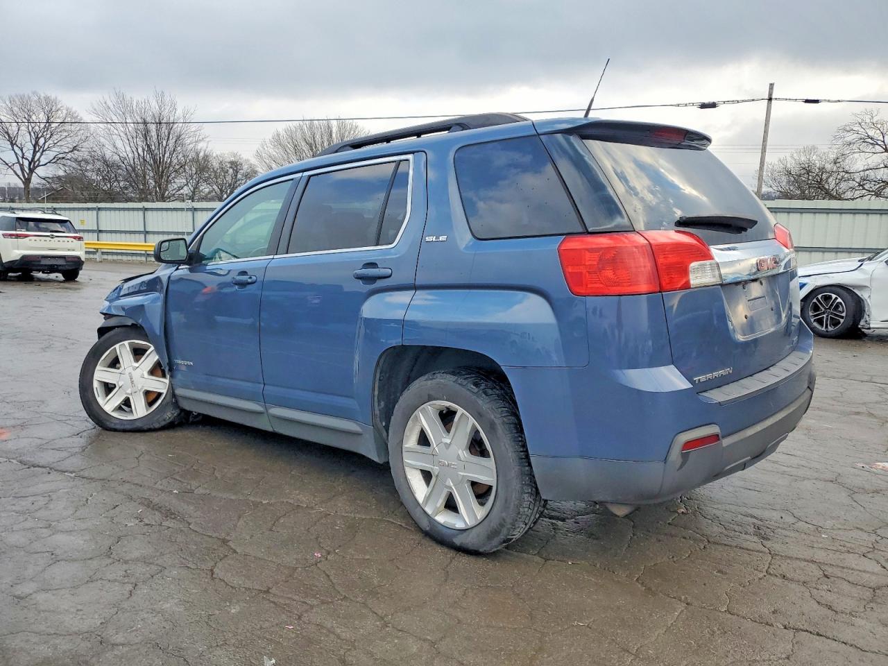 2012 GMC TERRAIN SLE photo 2