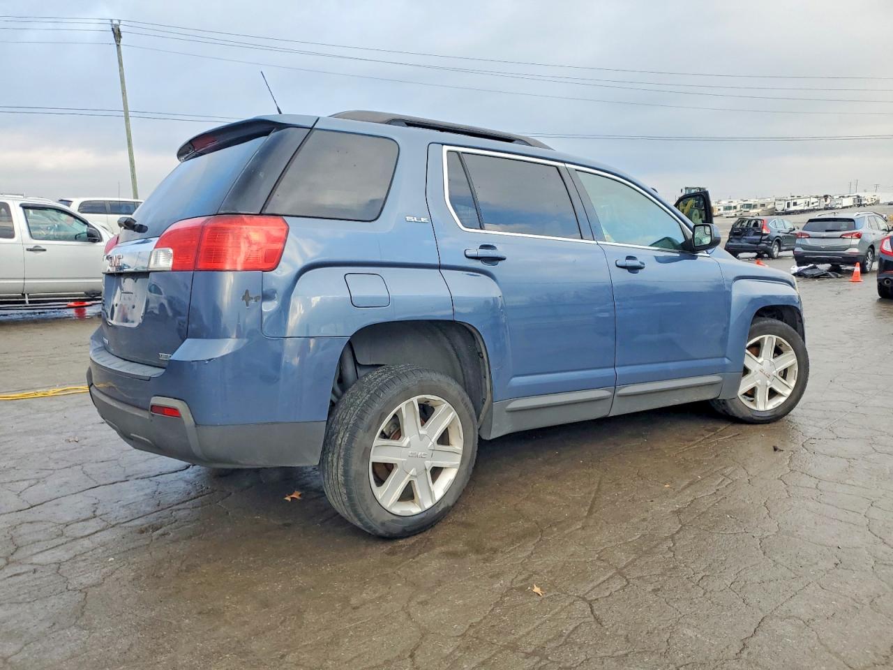 2012 GMC TERRAIN SLE photo 3