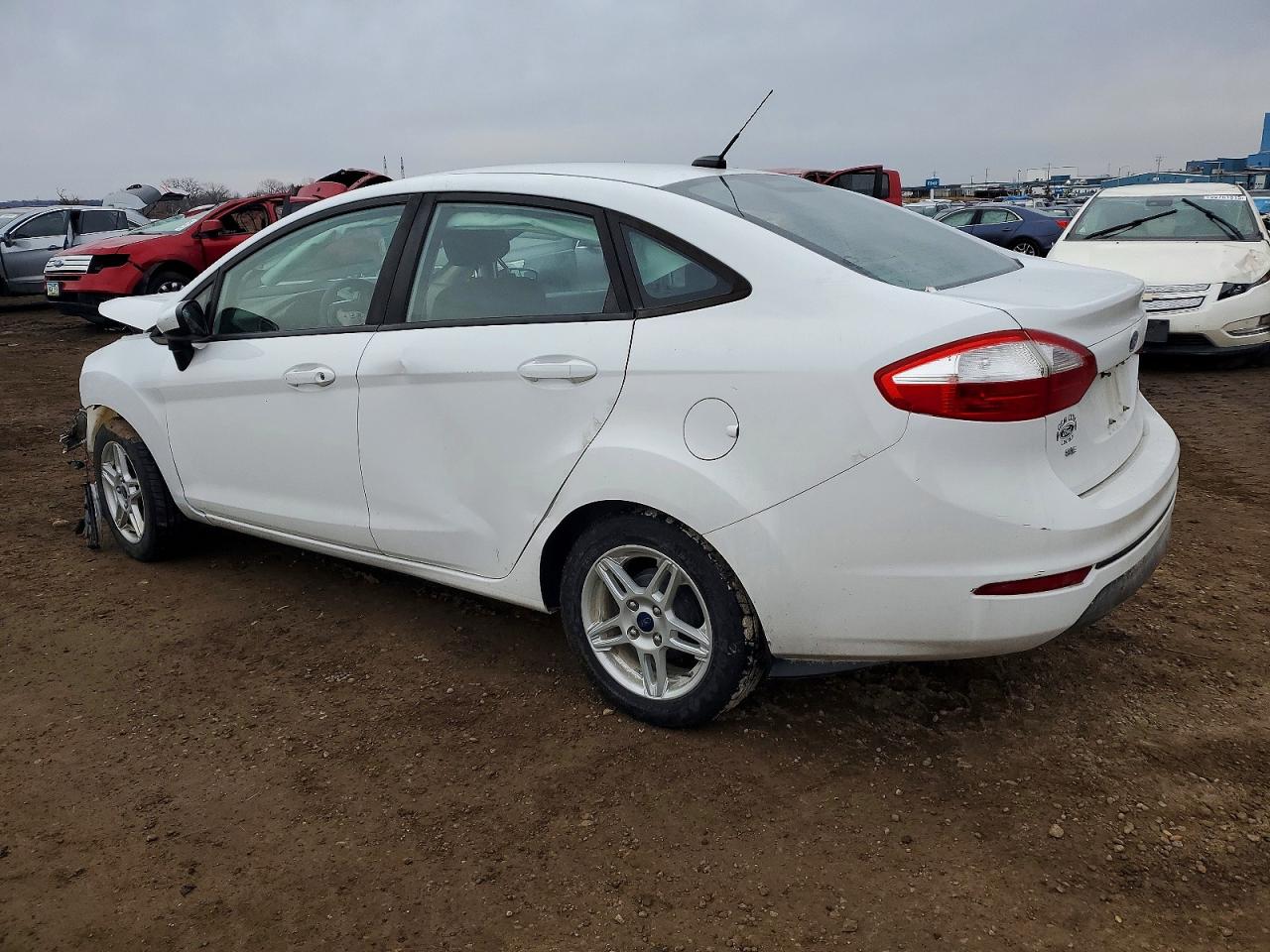 2018 FORD FIESTA SE photo 2