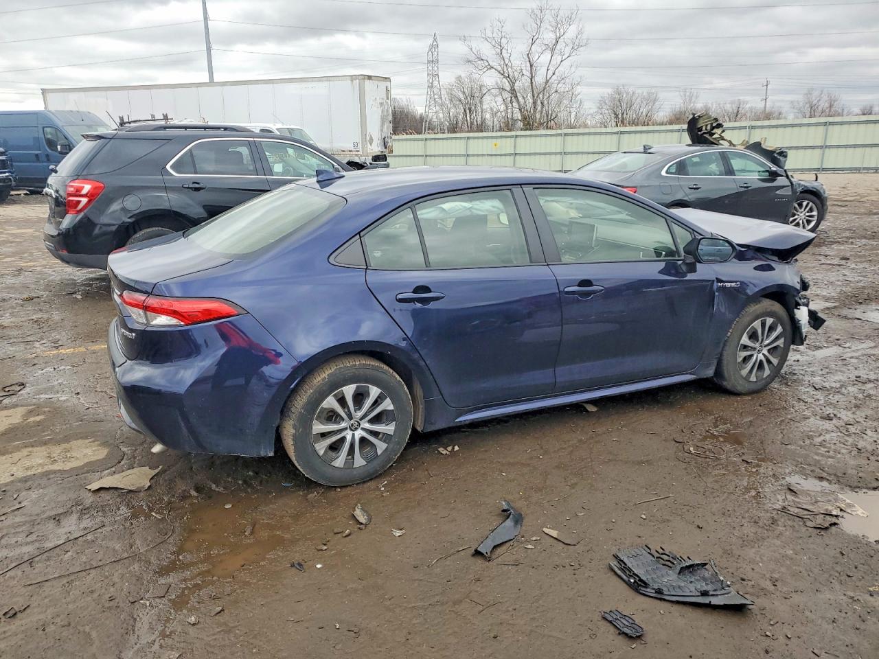 2021 TOYOTA COROLLA LE photo 3