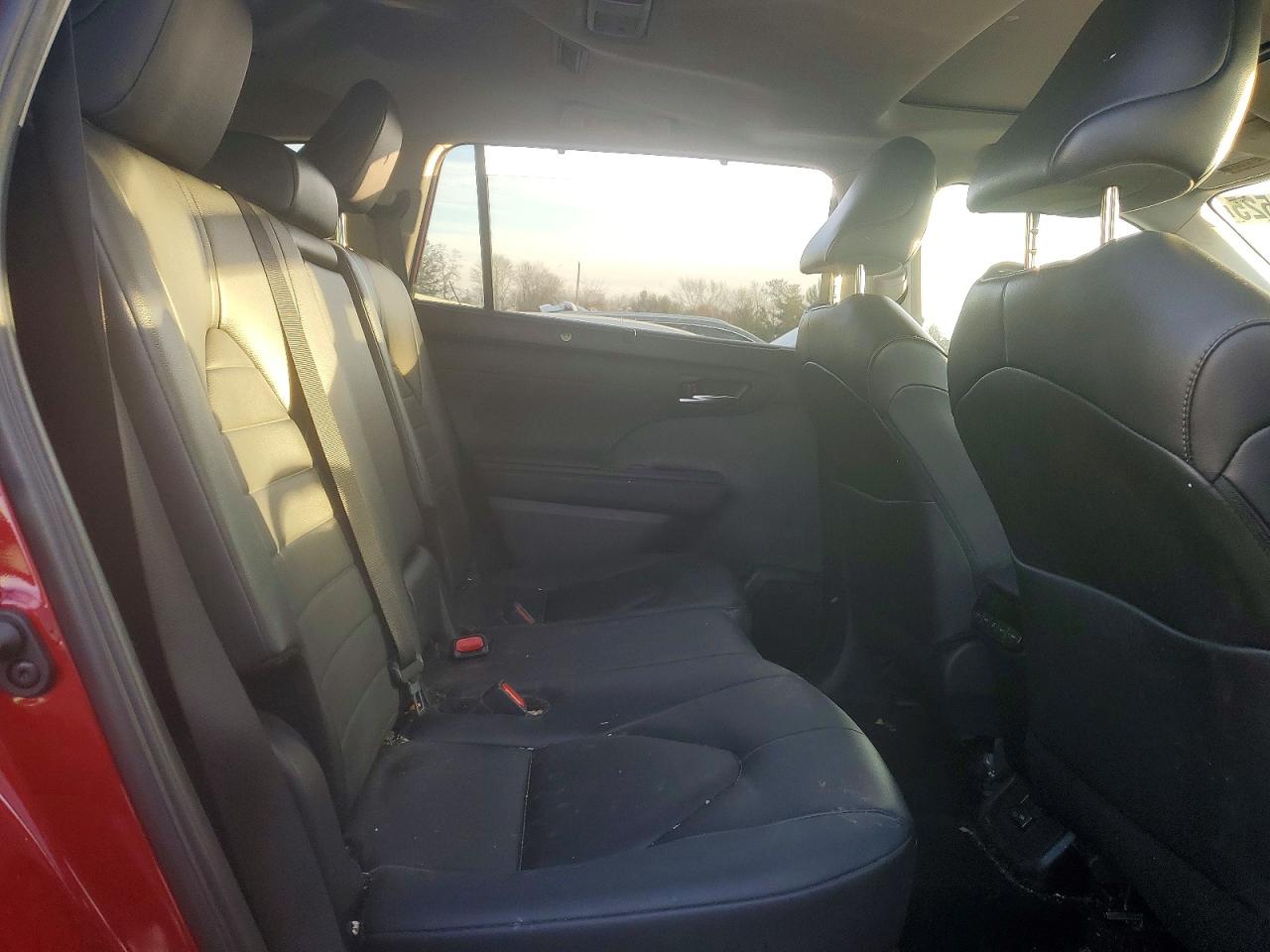 2024 TOYOTA HIGHLANDER LE photo 11