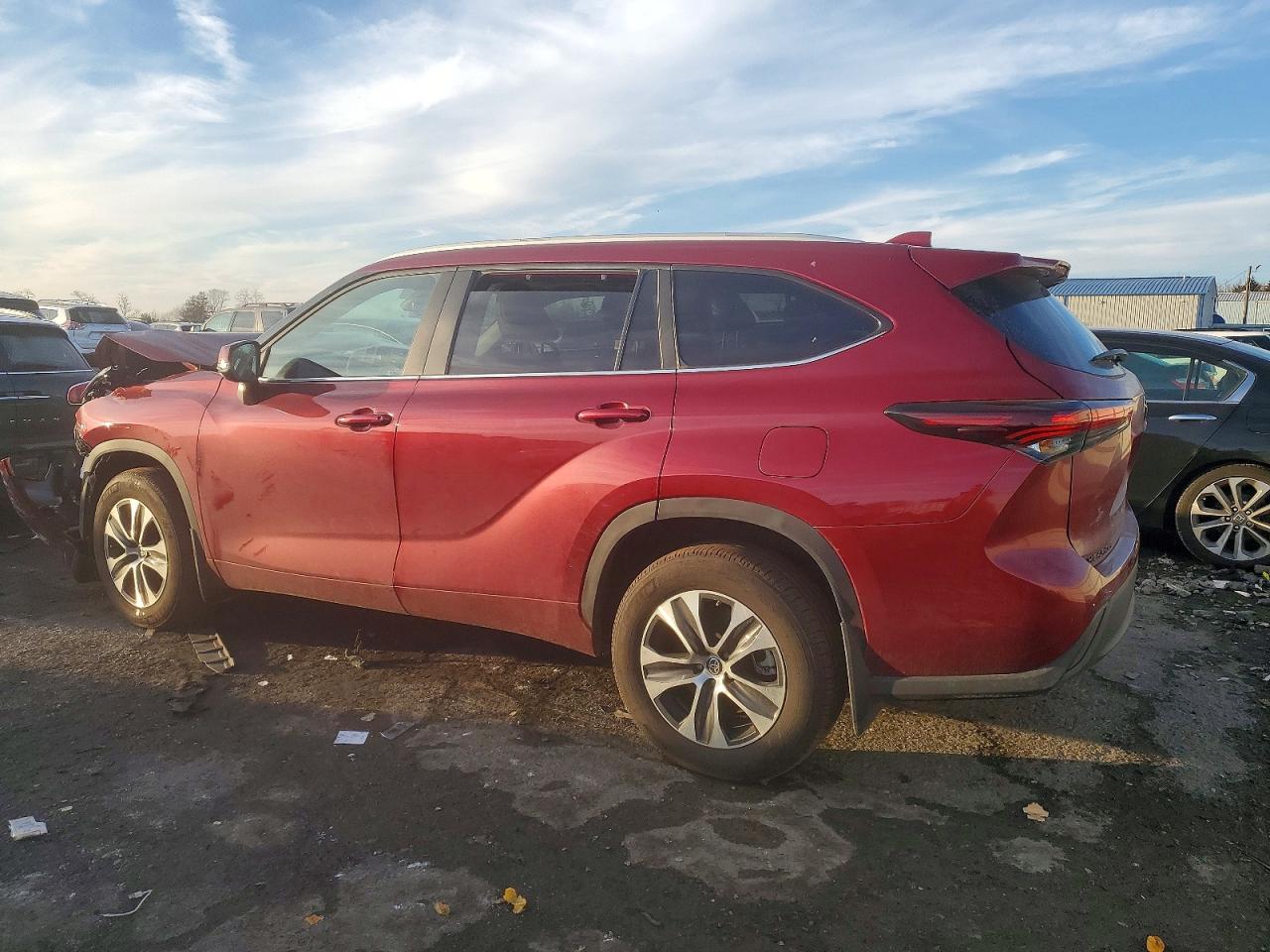 2024 TOYOTA HIGHLANDER LE photo 2