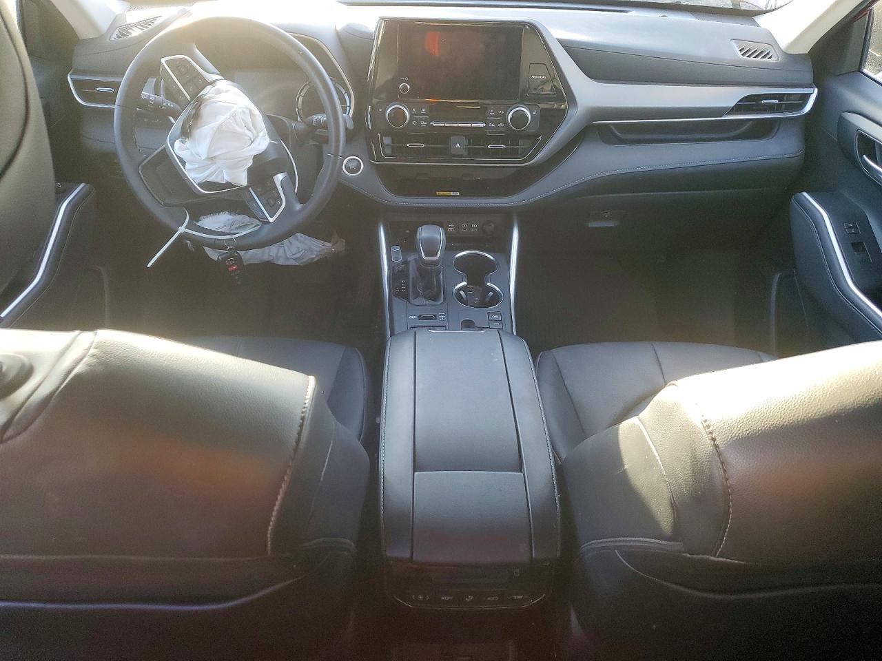 2024 TOYOTA HIGHLANDER LE photo 8