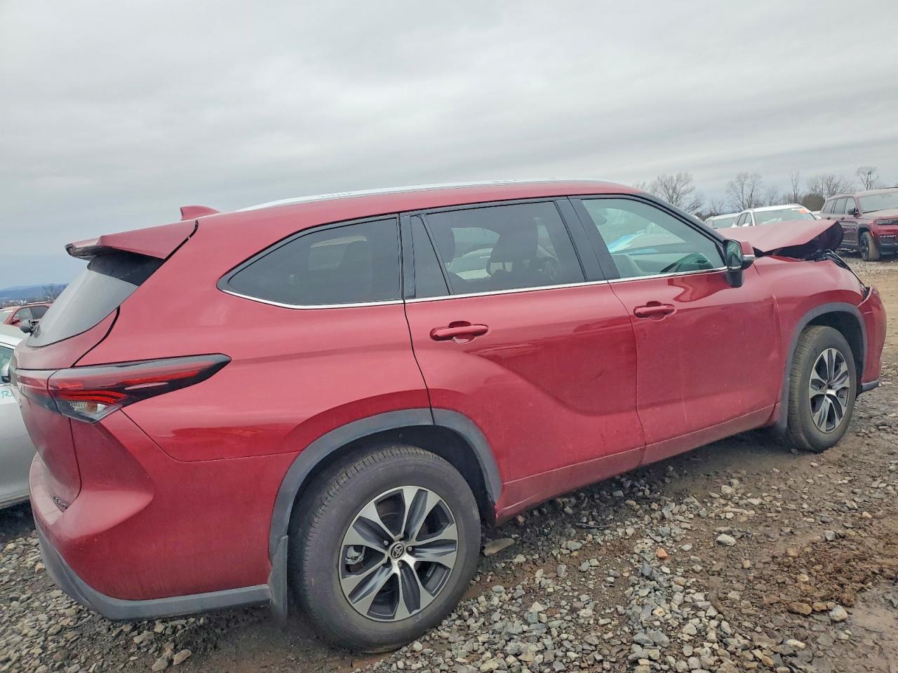 2024 TOYOTA HIGHLANDER LE photo 3