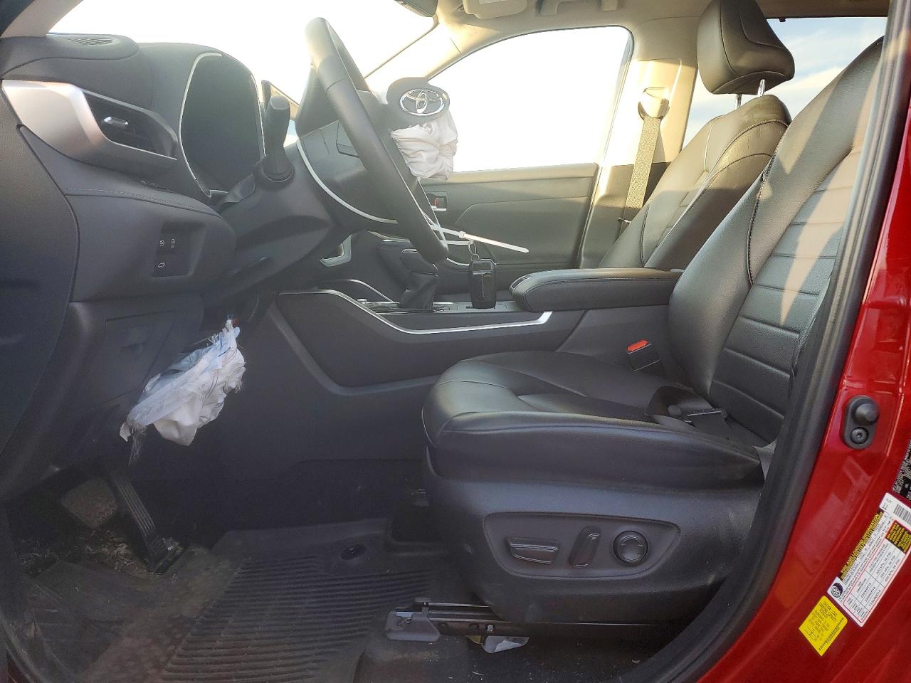 2024 TOYOTA HIGHLANDER LE photo 7