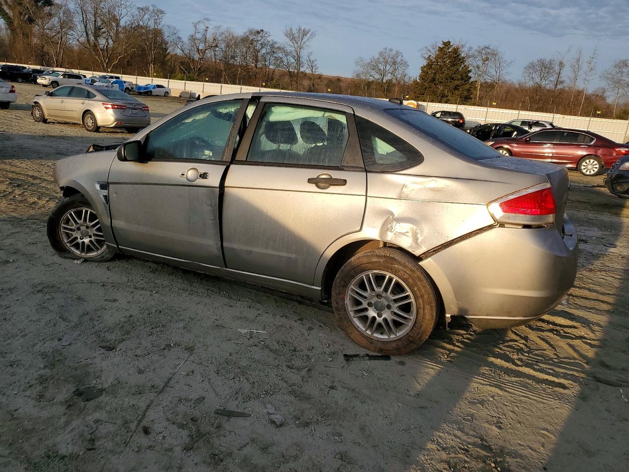 2008 FORD FOCUS SE photo 2