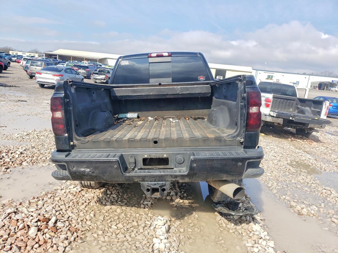 2017 CHEVROLET SILVERADO K2500 HIGH COUNTRY photo 6
