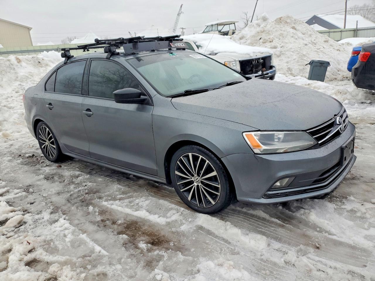2016 VOLKSWAGEN JETTA SPORT photo 4