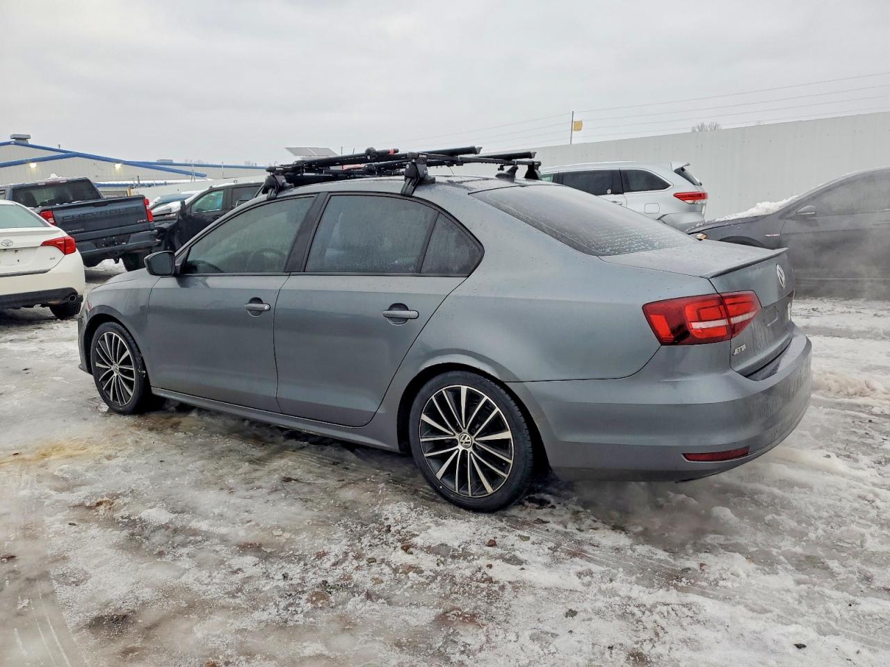 2016 VOLKSWAGEN JETTA SPORT photo 2