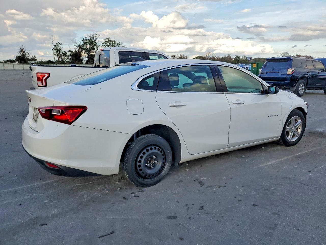 2023 CHEVROLET MALIBU LS photo 3