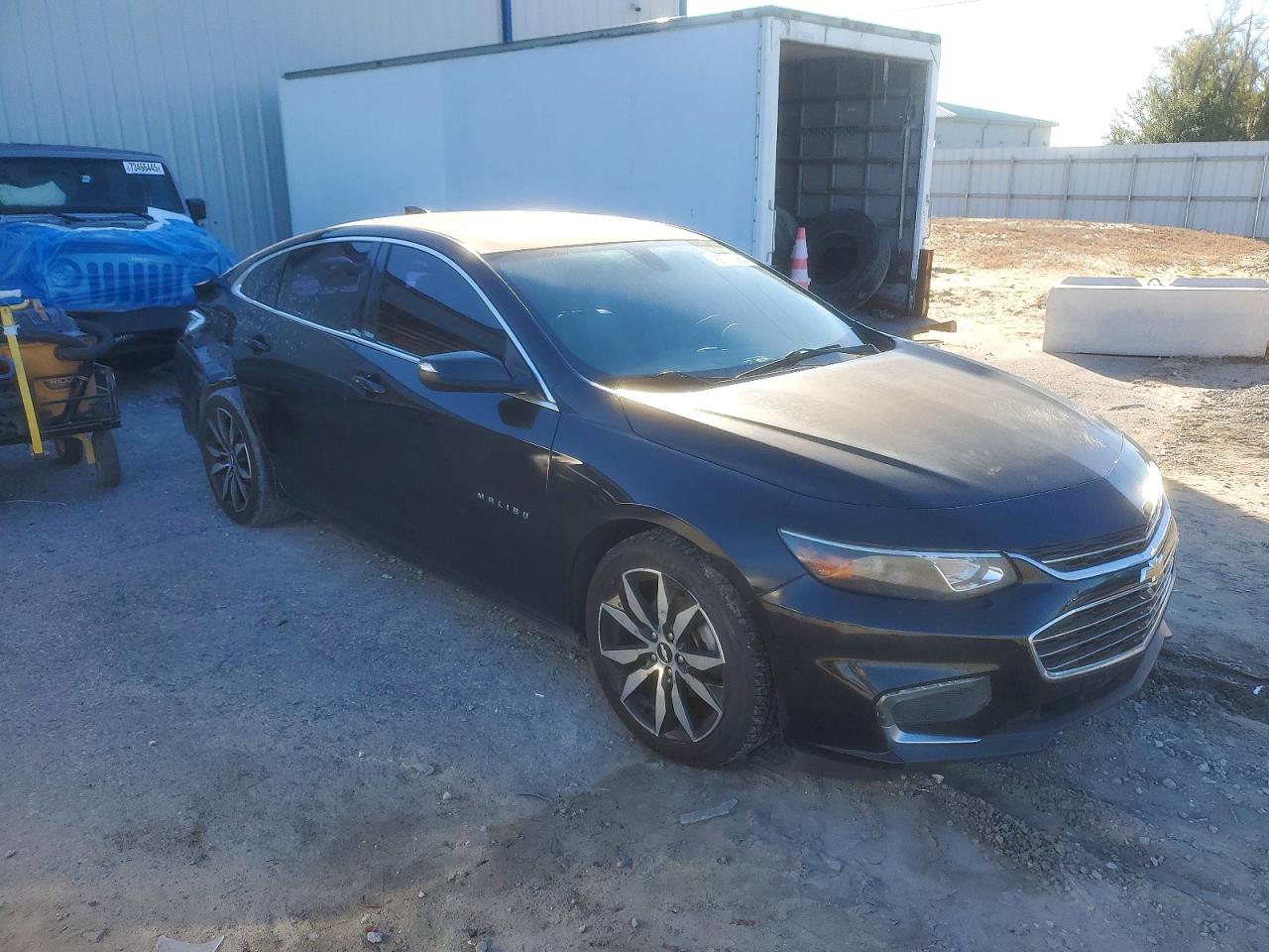 2017 CHEVROLET MALIBU LT photo 4