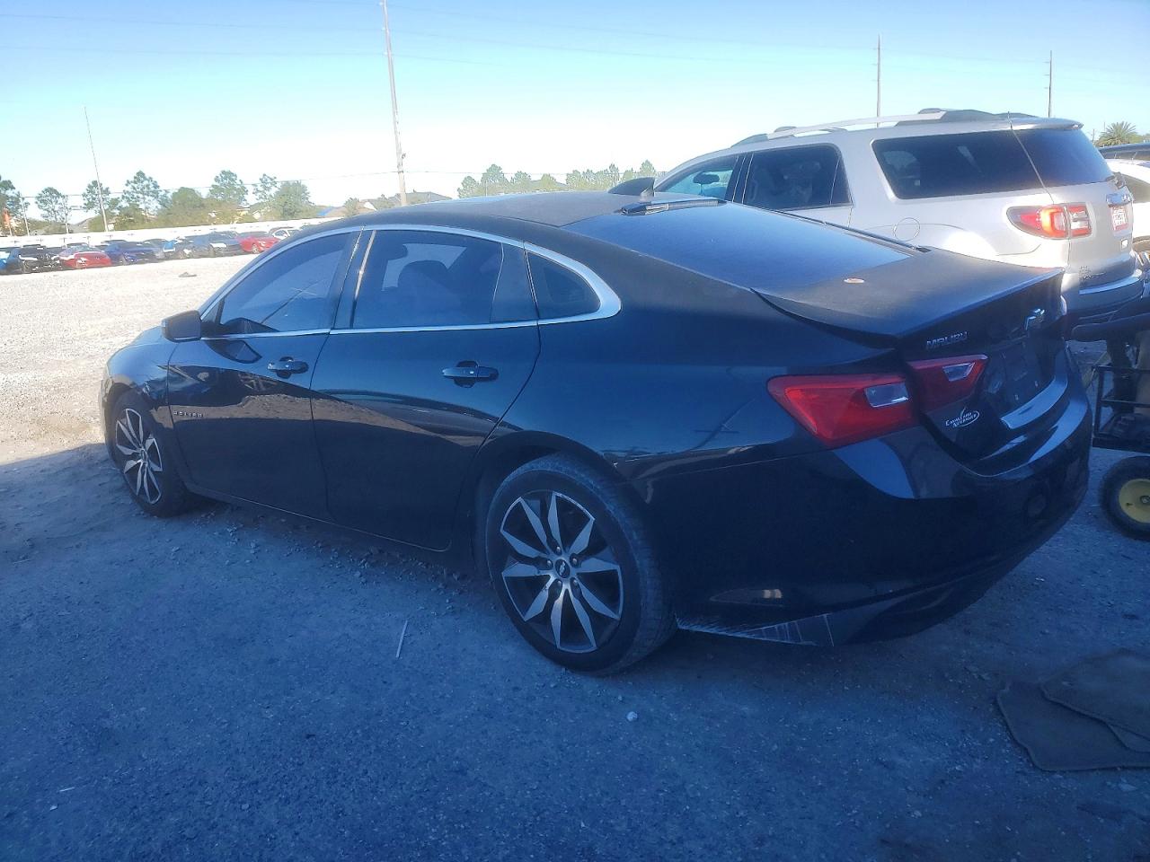 2017 CHEVROLET MALIBU LT photo 2
