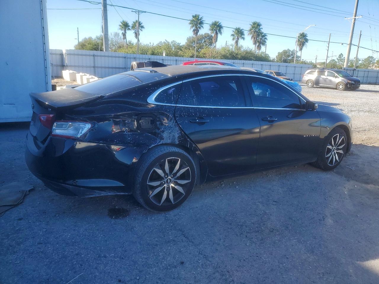 2017 CHEVROLET MALIBU LT photo 3