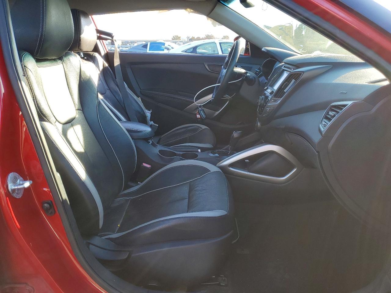 2013 HYUNDAI VELOSTER TURBO photo 19
