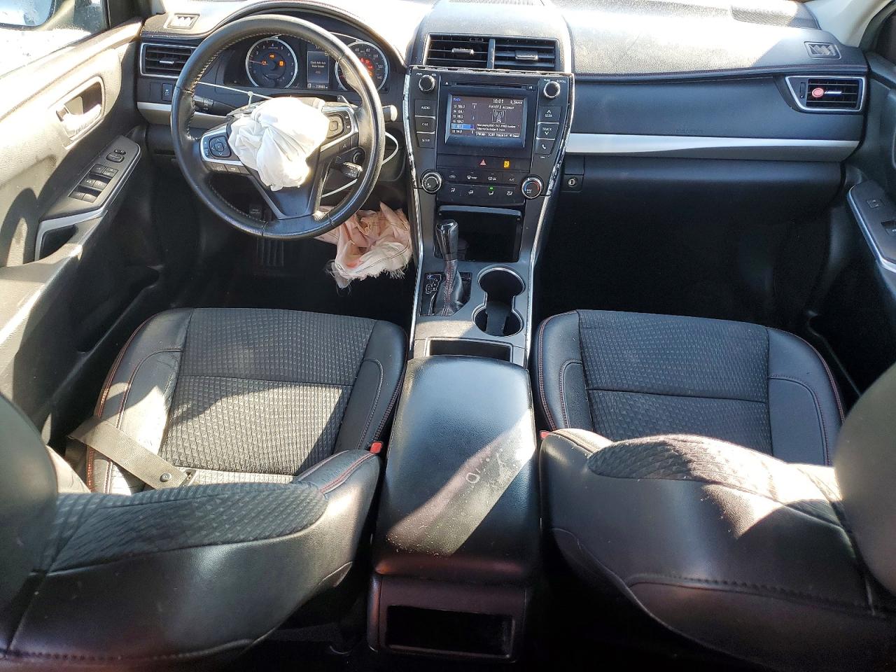 2015 TOYOTA CAMRY SE photo 8