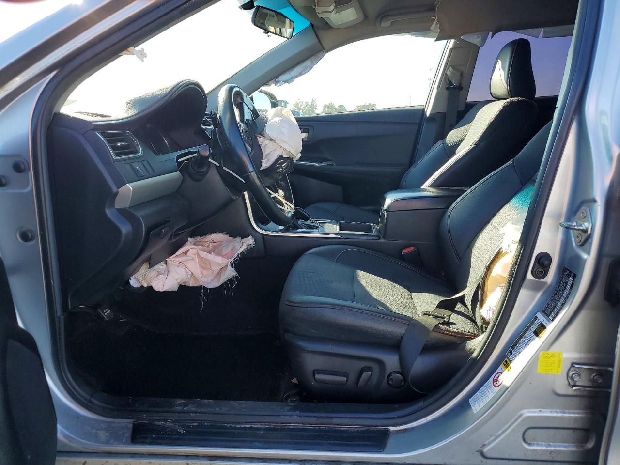 2015 TOYOTA CAMRY SE photo 7