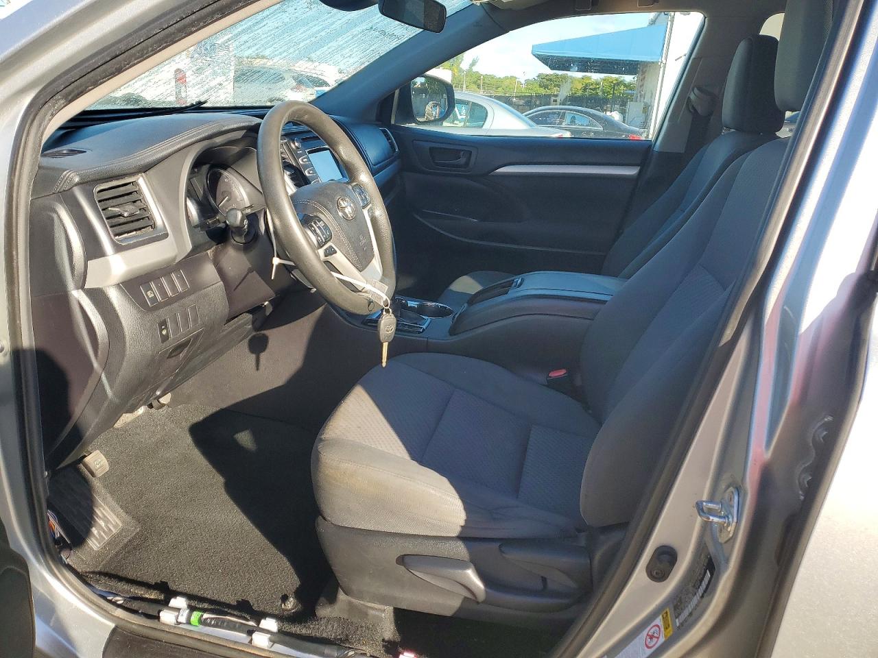 2019 TOYOTA HIGHLANDER LE photo 19