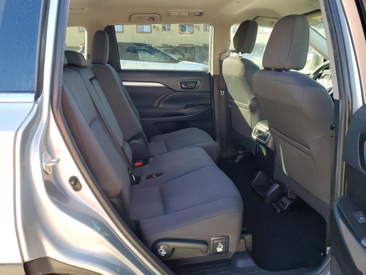 2019 TOYOTA HIGHLANDER LE photo 31