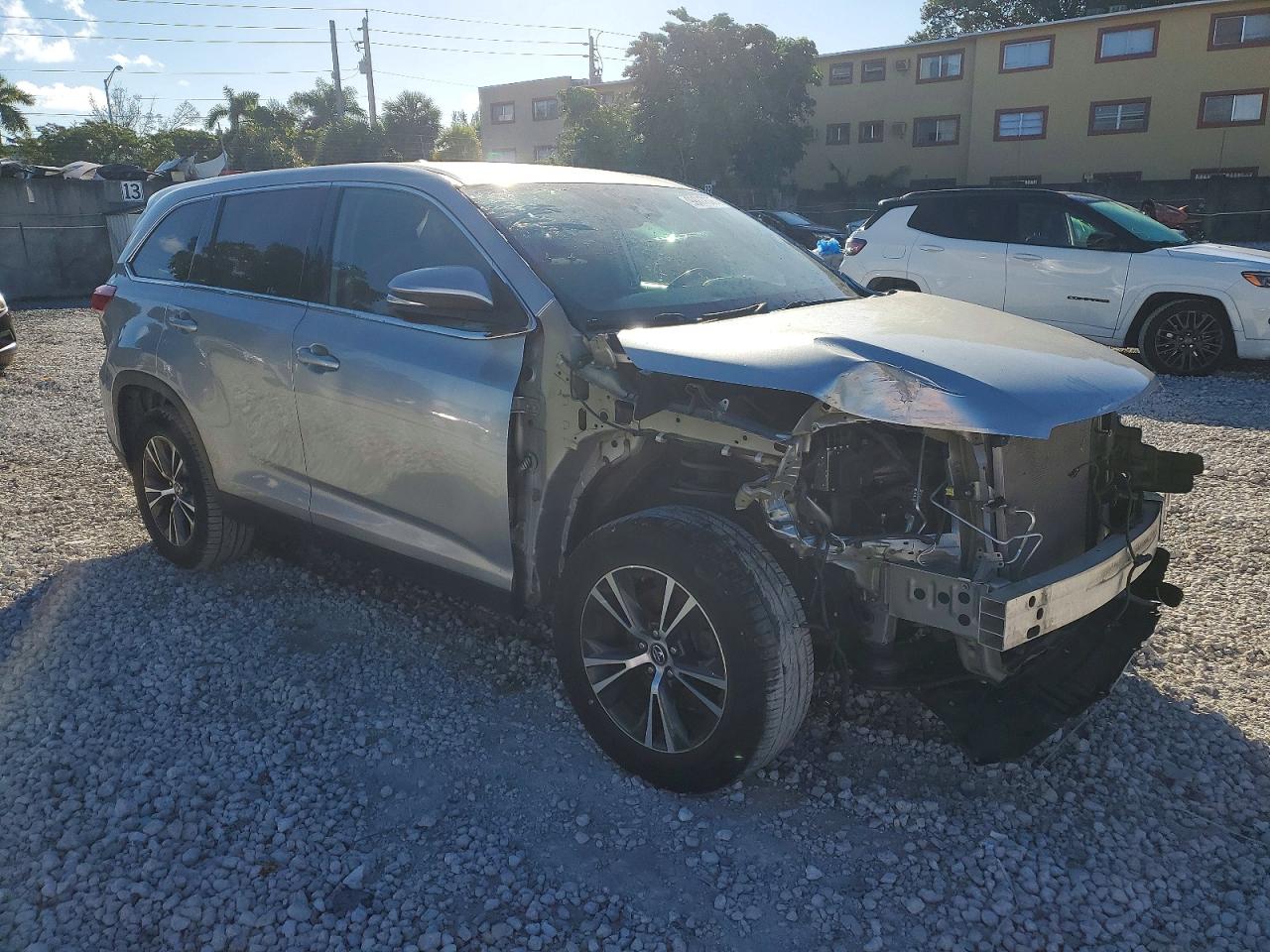 2019 TOYOTA HIGHLANDER LE photo 10