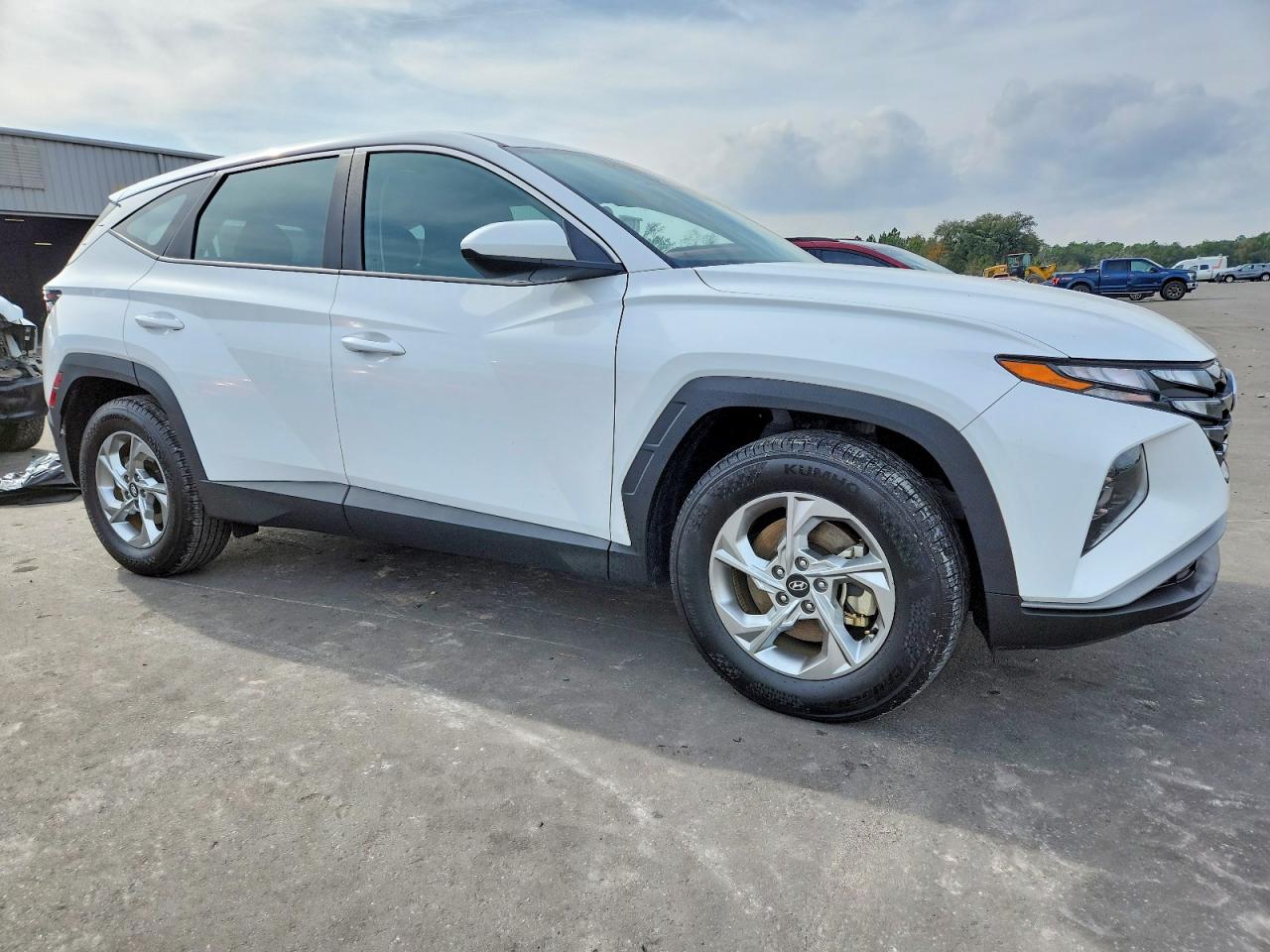 2024 HYUNDAI TUCSON SE photo 4
