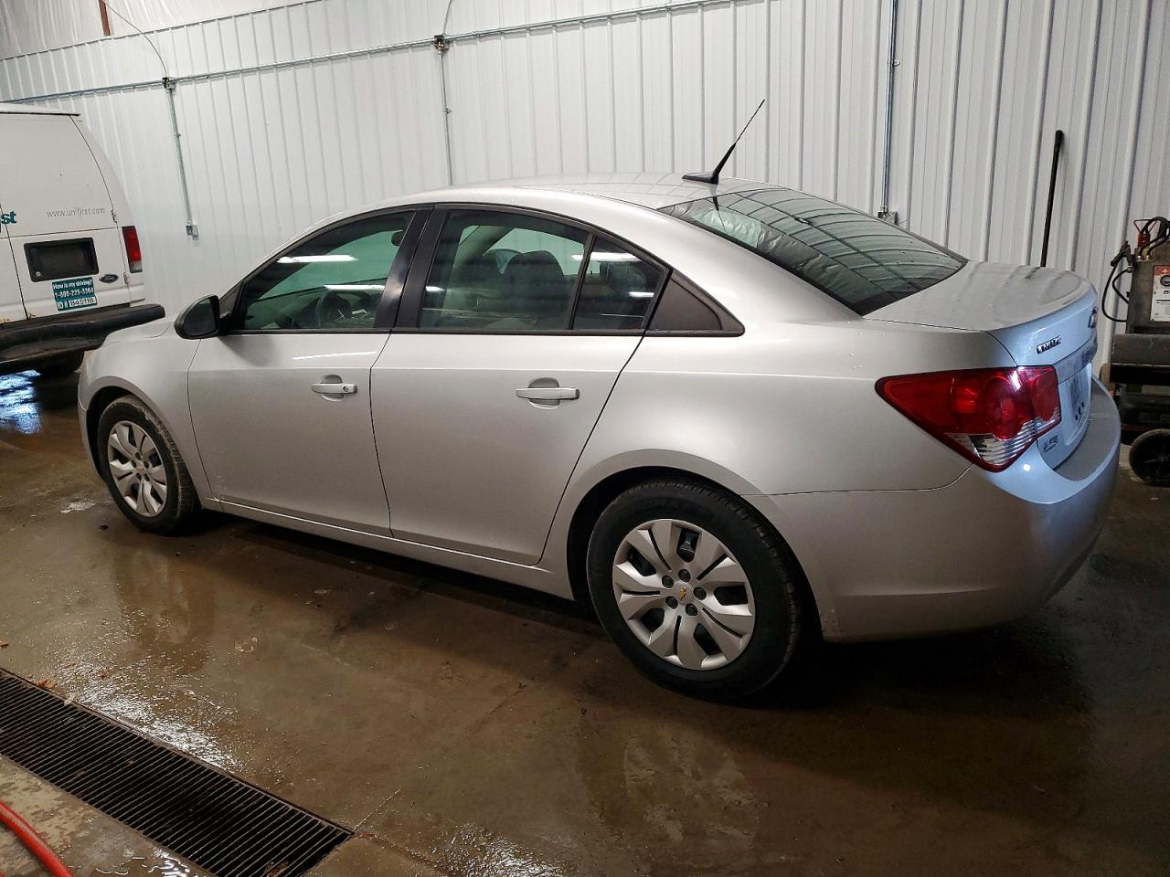 2014 CHEVROLET CRUZE LS photo 2