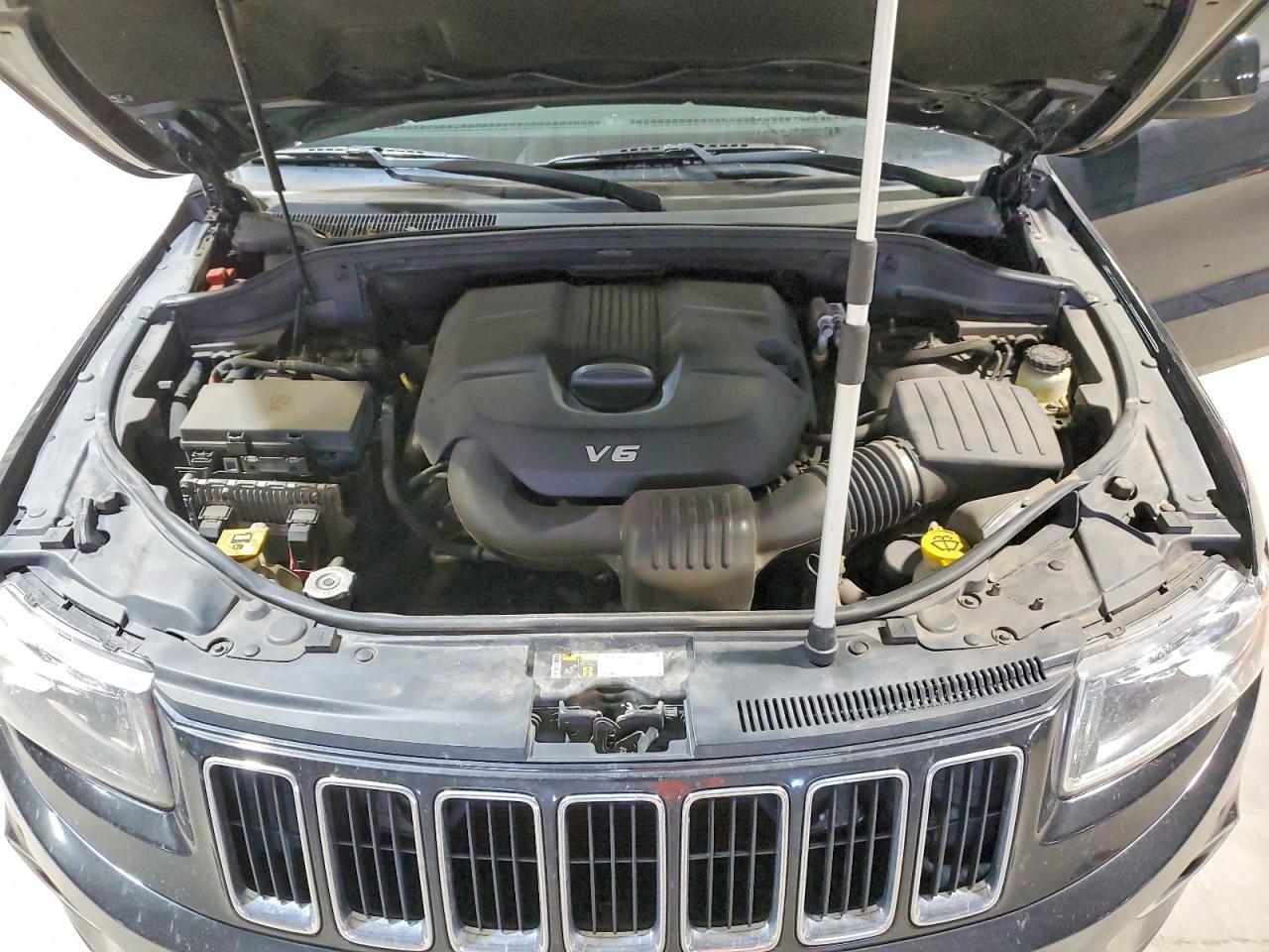 2015 JEEP GRAND CHEROKEE LAREDO photo 12