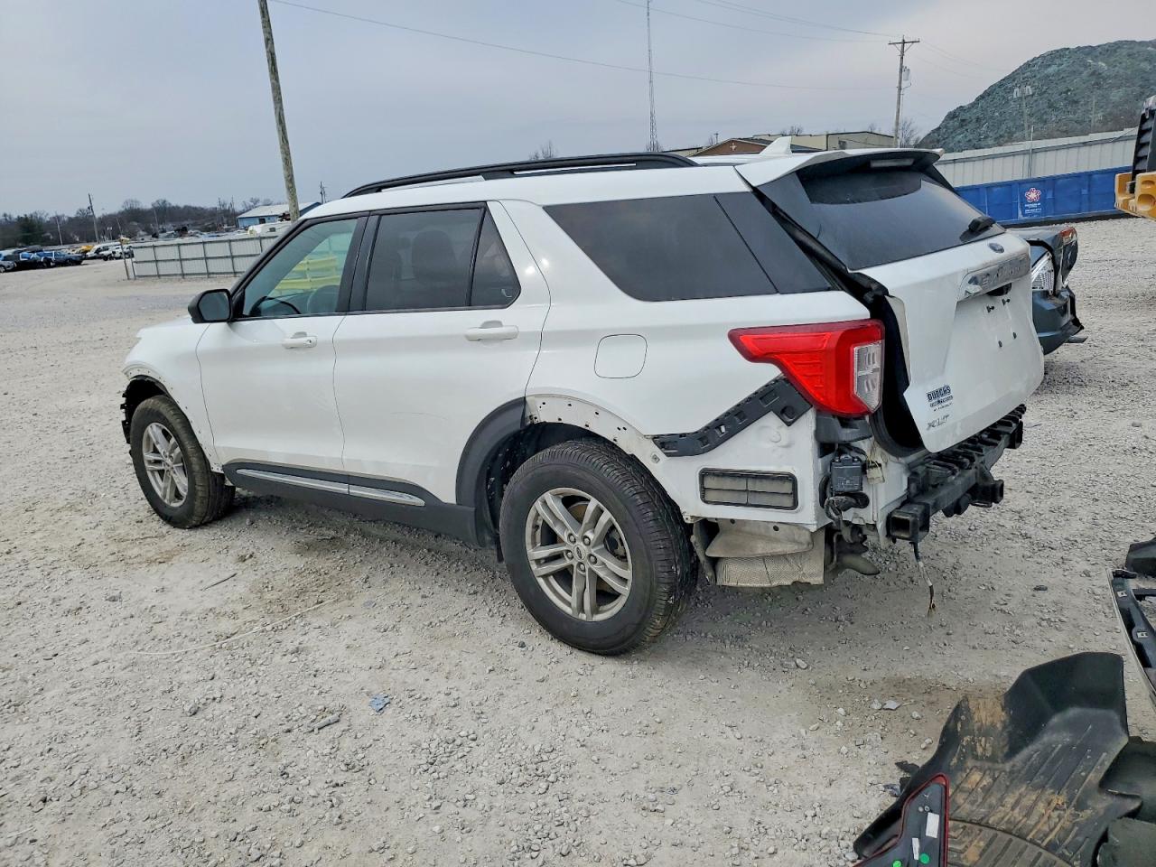 2020 FORD EXPLORER XLT photo 2