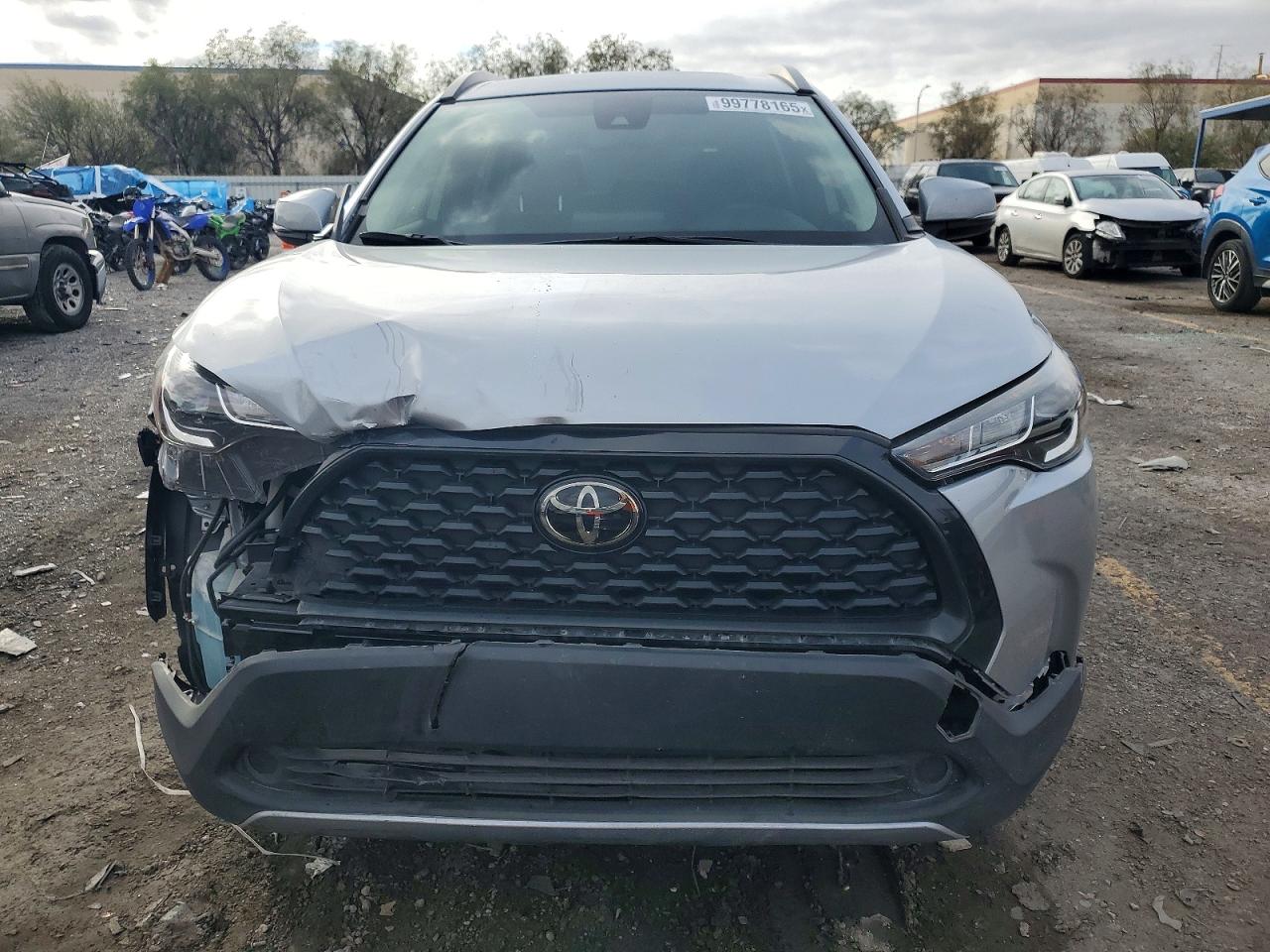 2022 TOYOTA COROLLA CROSS LE photo 5