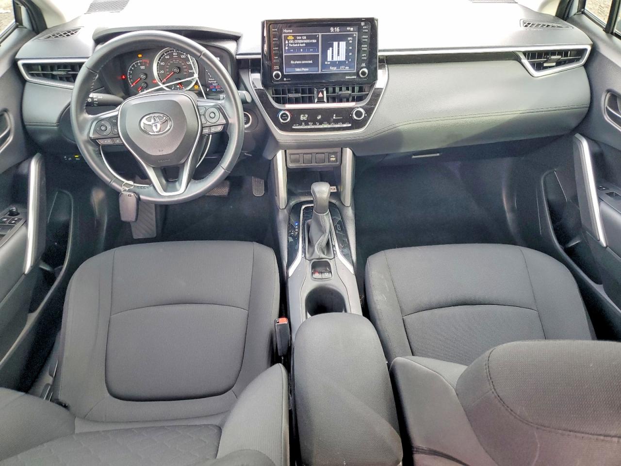 2022 TOYOTA COROLLA CROSS LE photo 8
