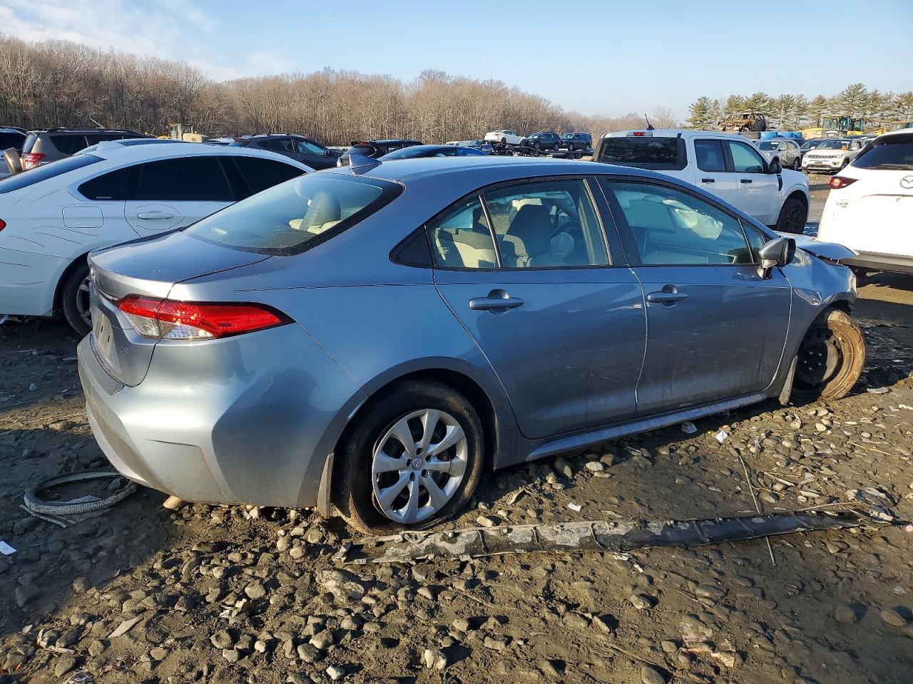 2022 TOYOTA COROLLA LE photo 3