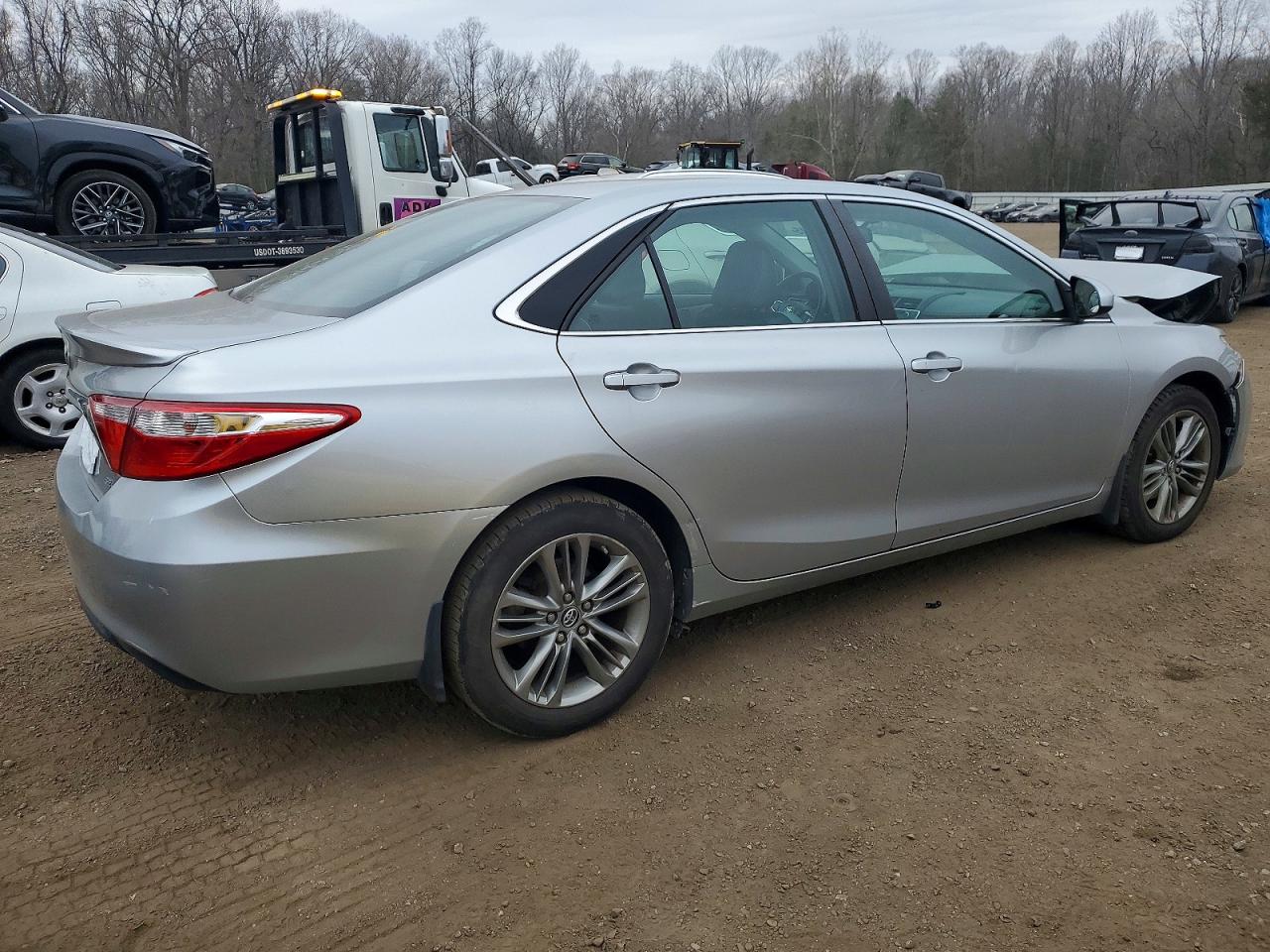 2016 TOYOTA CAMRY LE photo 3