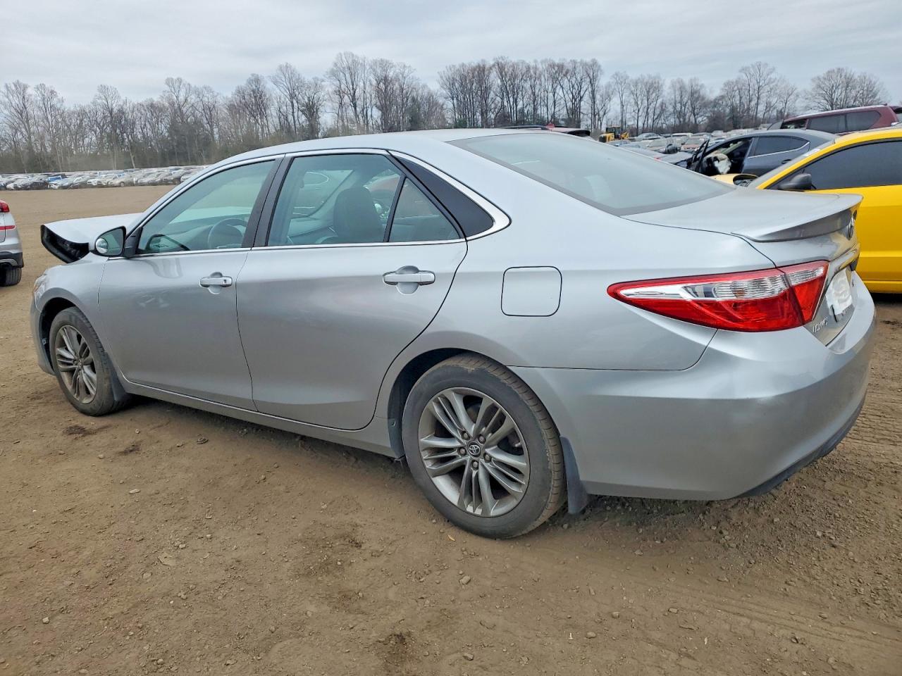 2016 TOYOTA CAMRY LE photo 2