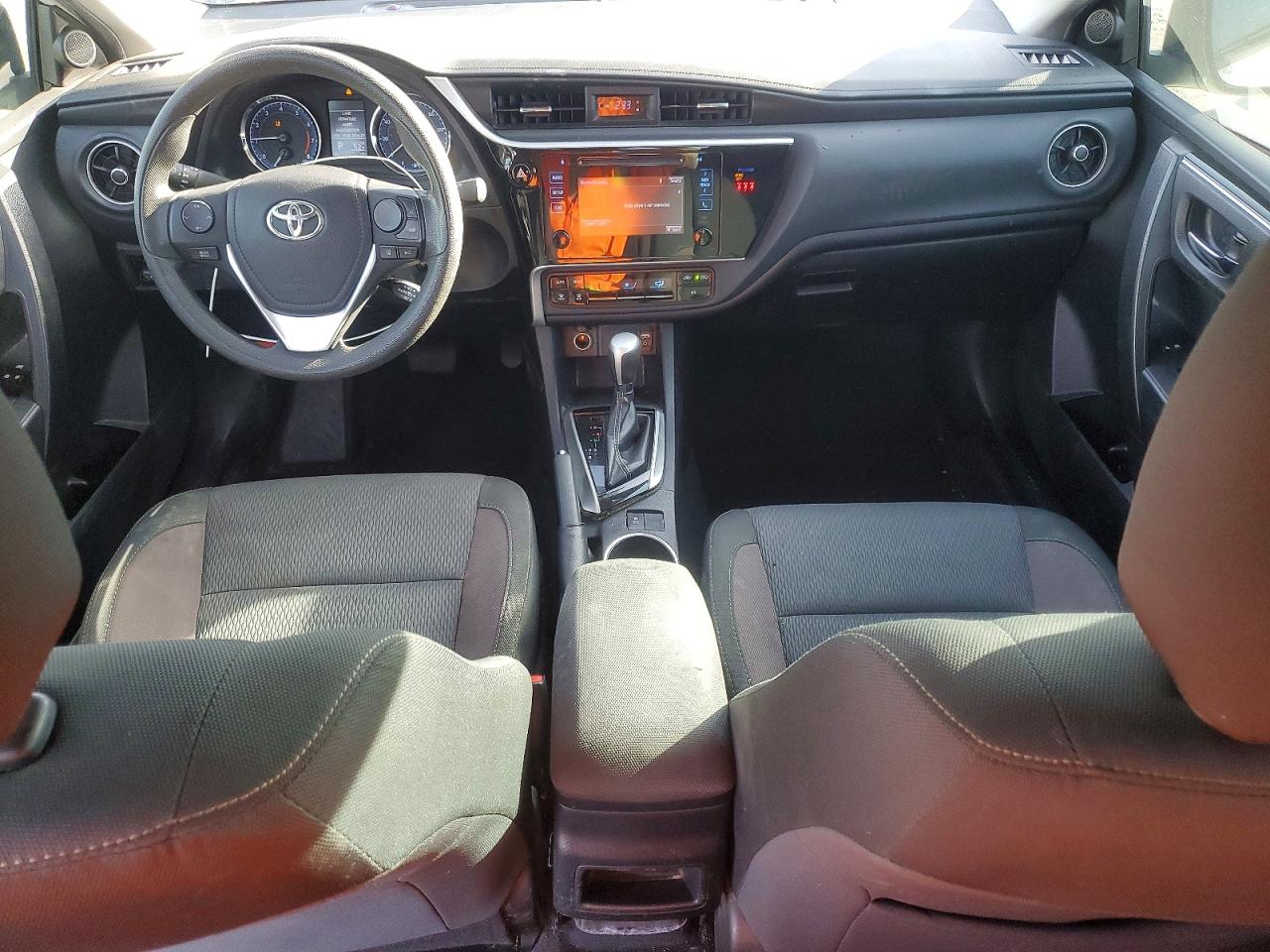 2019 TOYOTA COROLLA L photo 8