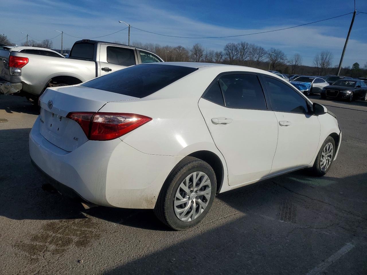 2019 TOYOTA COROLLA L photo 3