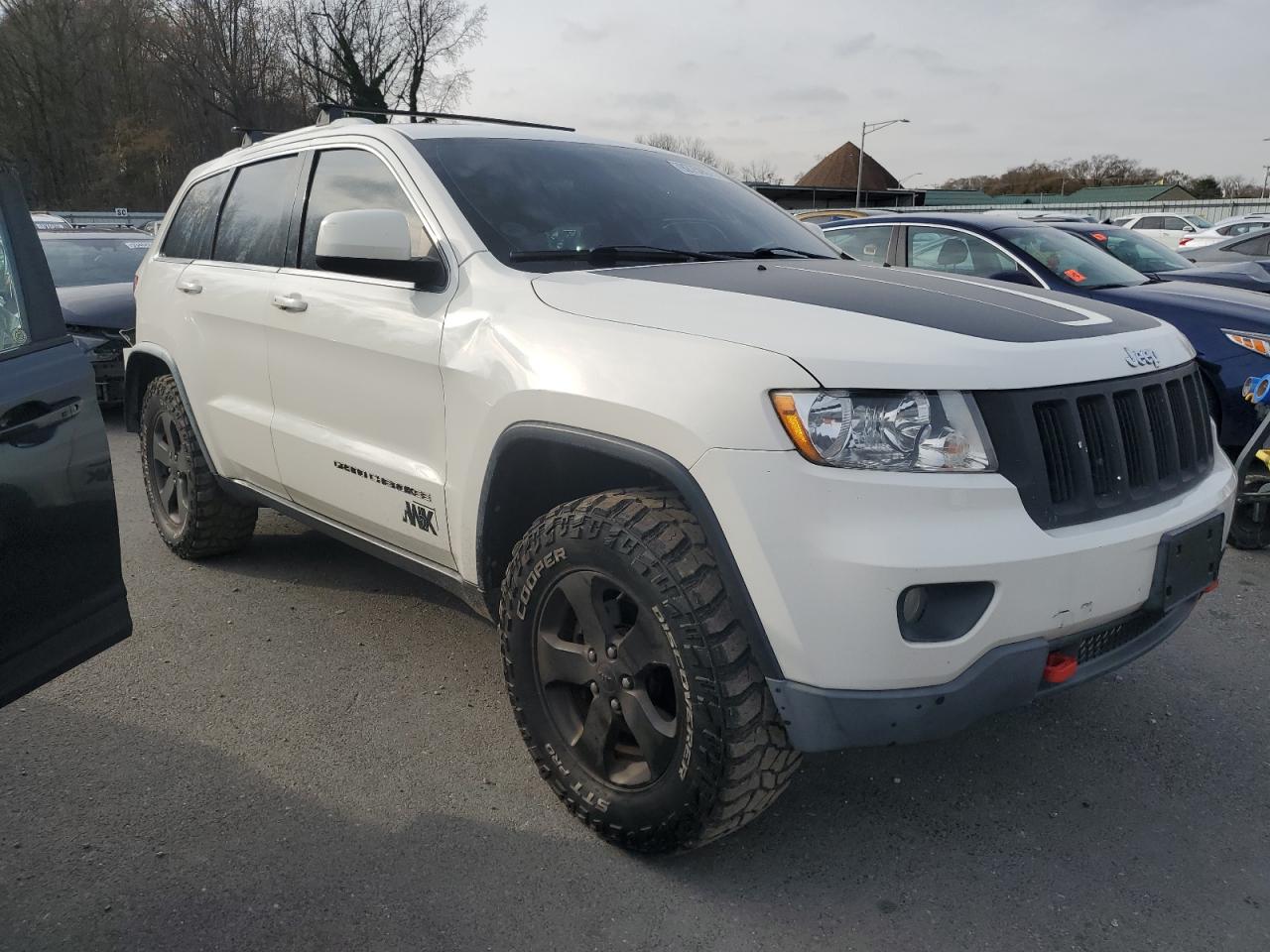 2011 JEEP GRAND CHEROKEE LAREDO photo 4