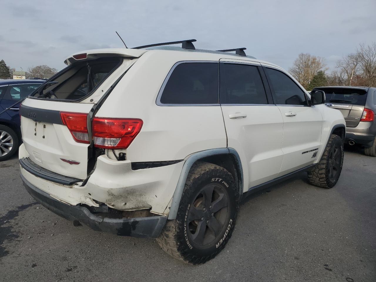 2011 JEEP GRAND CHEROKEE LAREDO photo 3