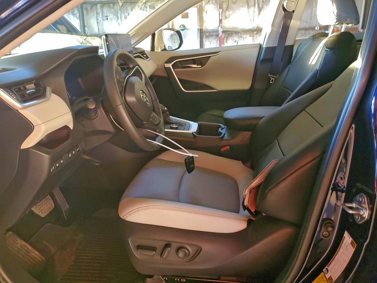 2024 TOYOTA RAV4 LIMITED photo 7