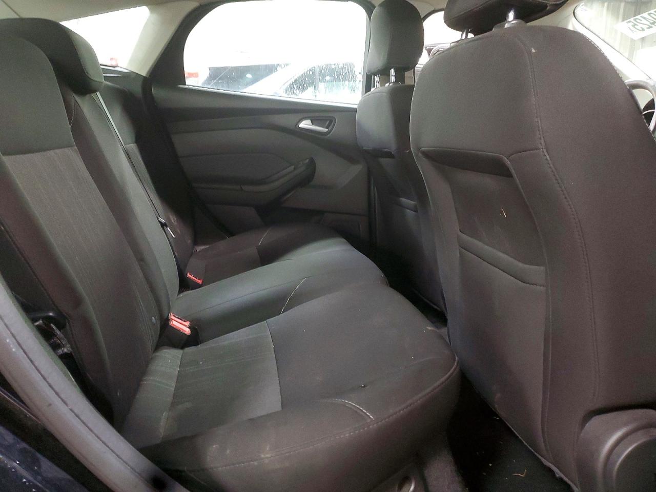 2017 FORD FOCUS SE photo 19