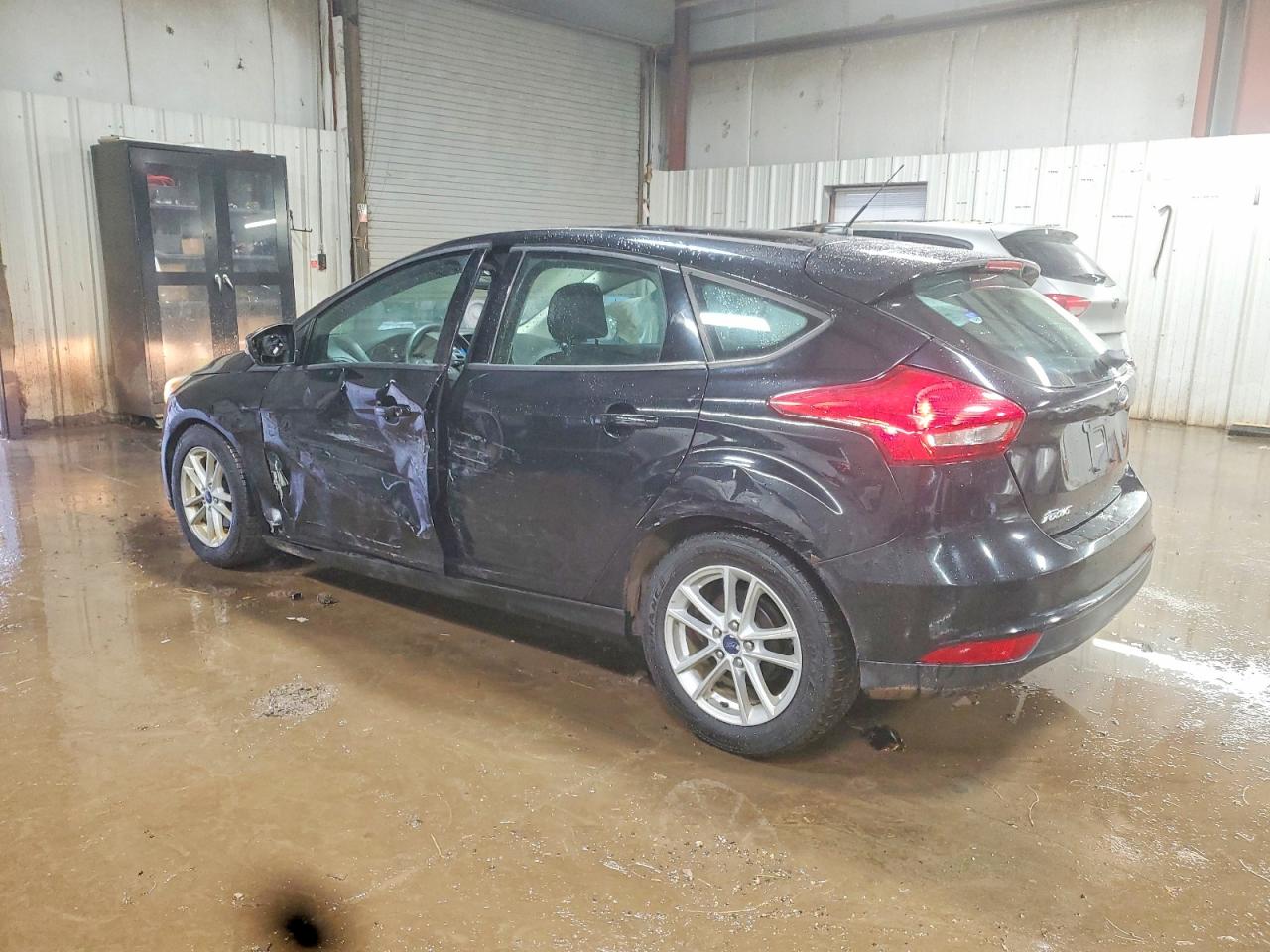 2017 FORD FOCUS SE photo 3